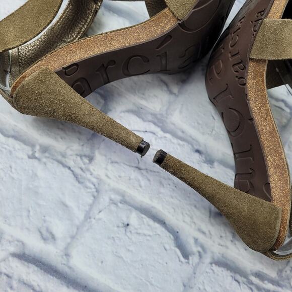 Pedro Garcia Olive Green Suede T-Strap Heeled Sandals - Picture 5 of 16